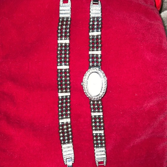 Croton Pearl Watch and Bracelet Set Dark Gray/Blue - Picture 11 of 13